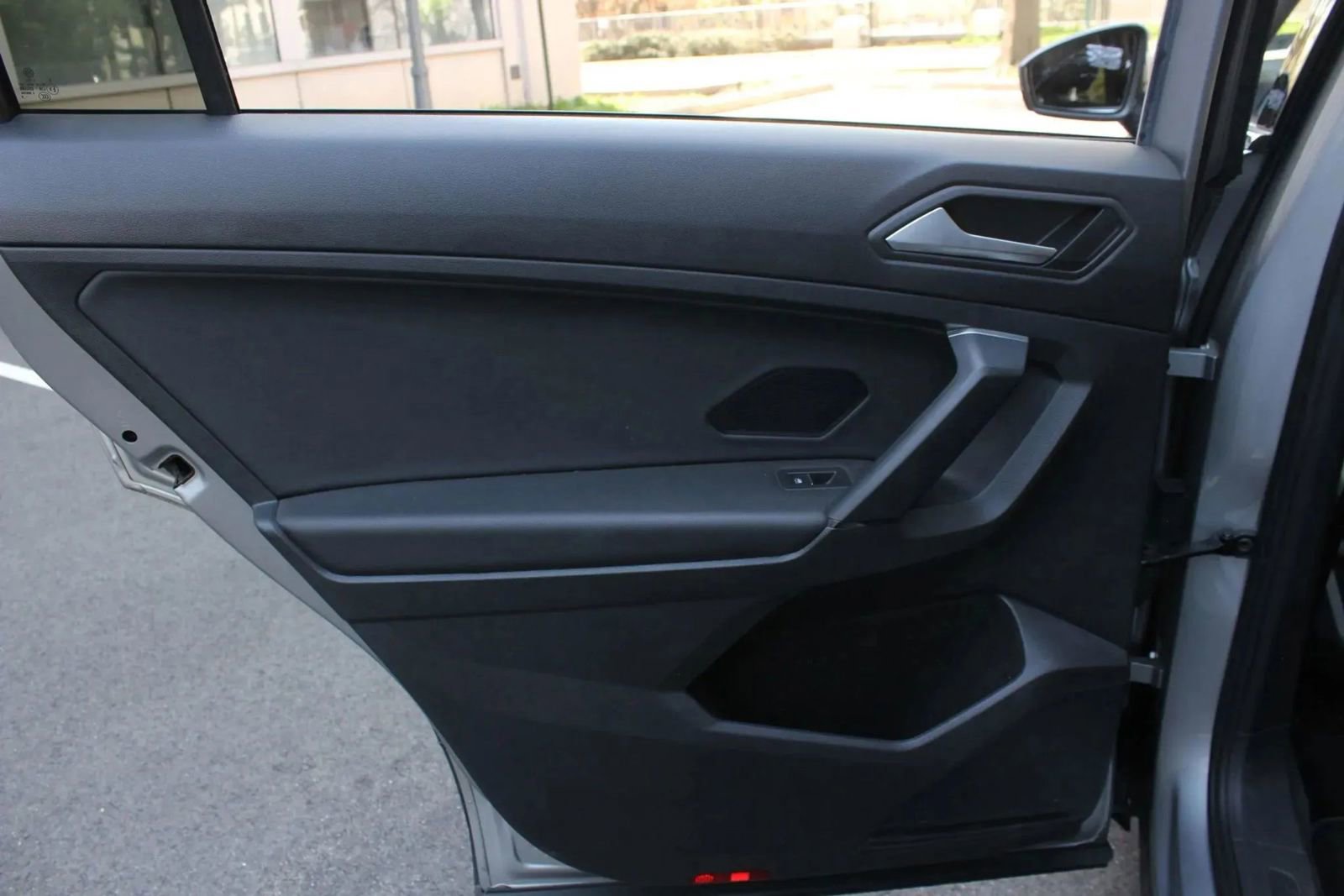 Used 2019 Volkswagen Tiguan SE w/ Panoramic Sunroof Package AWD/4WD image 21
