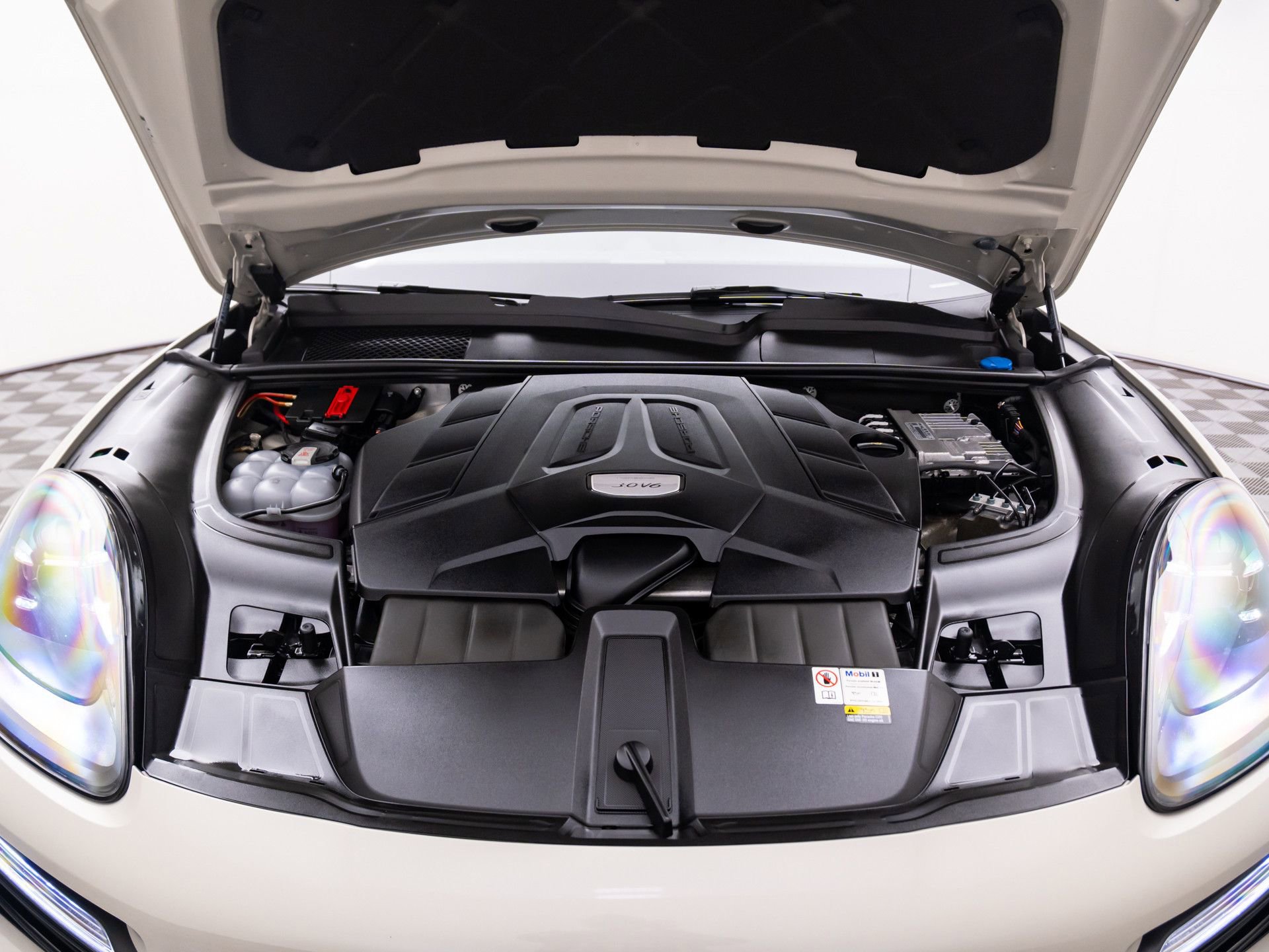 Certified 2023 Porsche Cayenne image 28