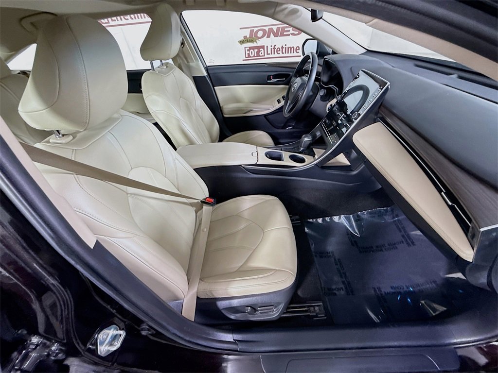 Certified 2020 Toyota Avalon XLE w/ Moonroof Package image 30