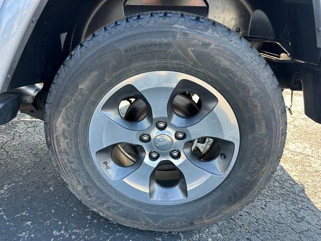 Used 2018 Jeep Wrangler Unlimited Sahara w/ Connectivity Group AWD/4WD image 26