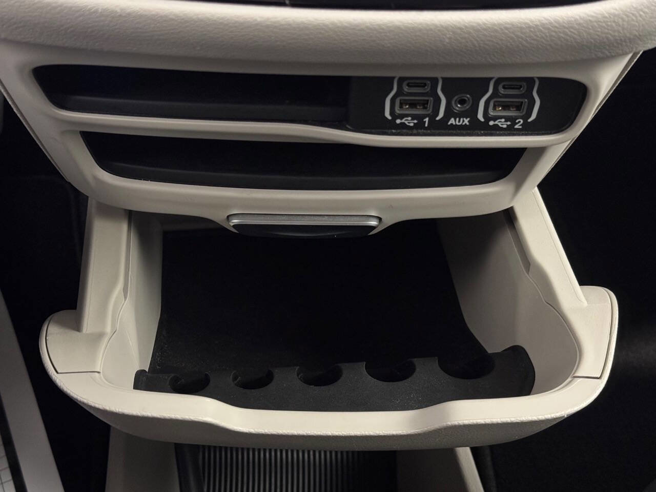 Used 2024 Chrysler Pacifica Touring-L FWD image 37