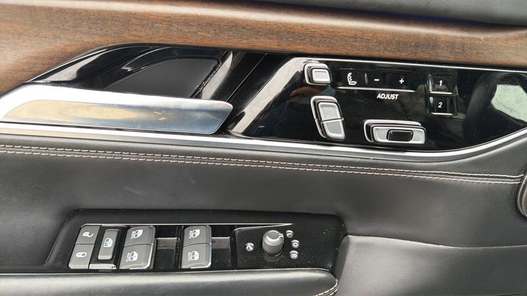 Used 2022 Jeep Grand Wagoneer Series II w/ Convenience Group III image 14