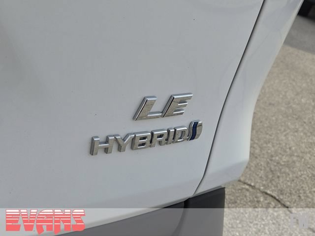 Used 2024 Toyota RAV4 LE AWD/4WD image 3