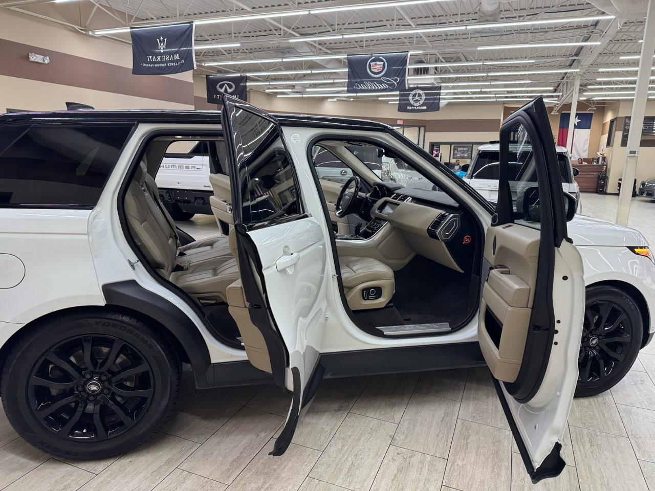 Used 2017 Land Rover Range Rover Sport HSE image 14