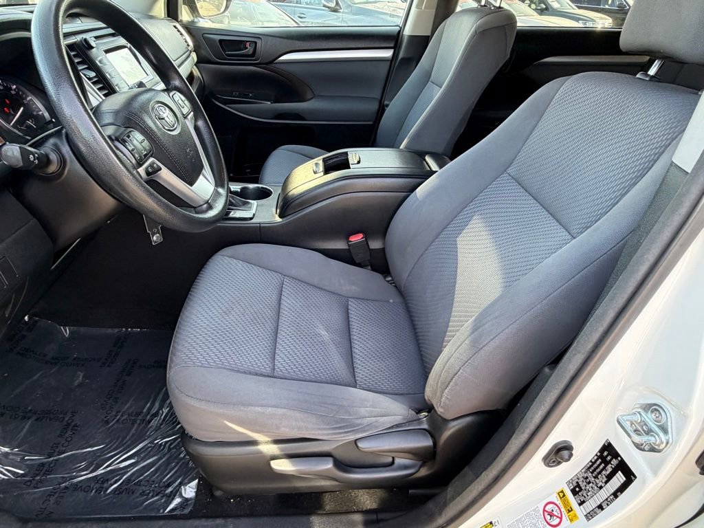 Used 2016 Toyota Highlander LE FWD image 18