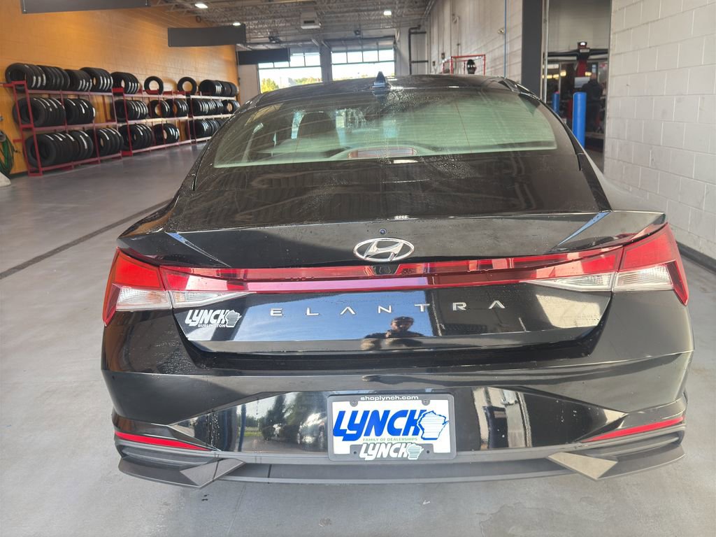 Used 2023 Hyundai Elantra SEL w/ Cargo Package image 39