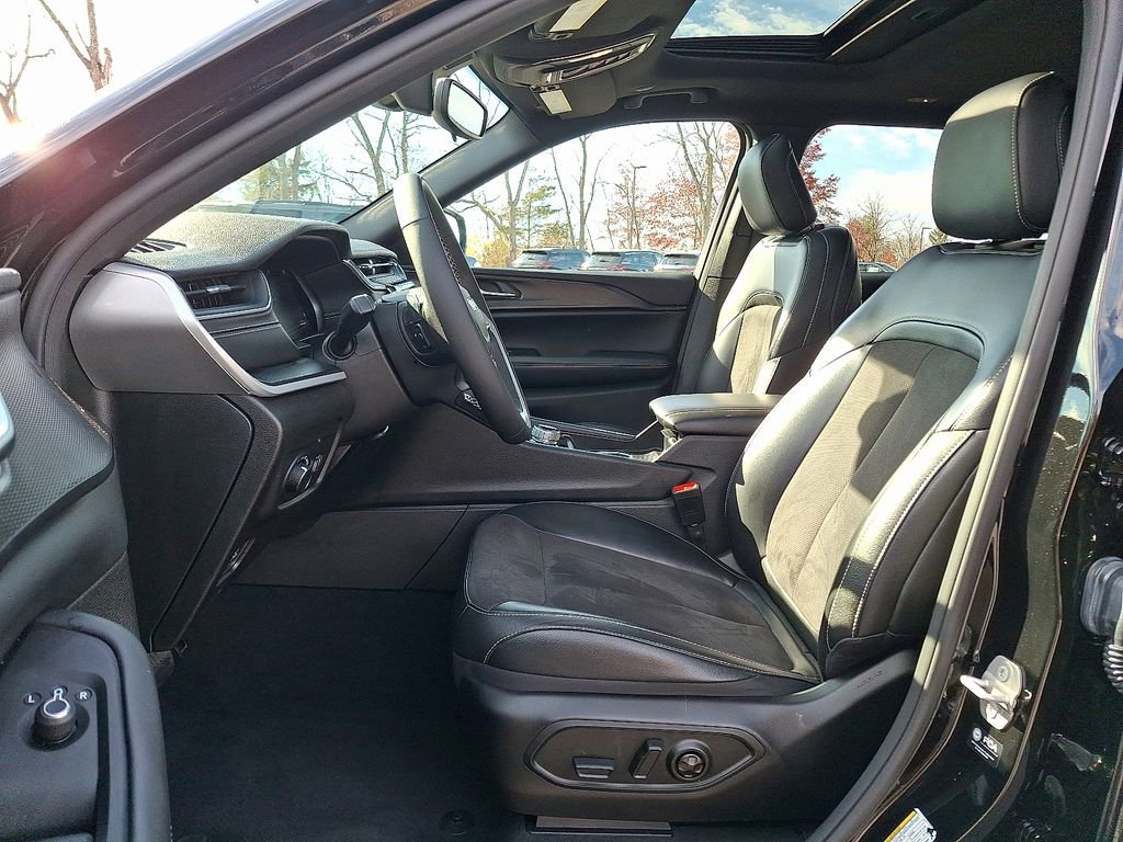 Used 2023 Jeep Grand Cherokee L Altitude image 15