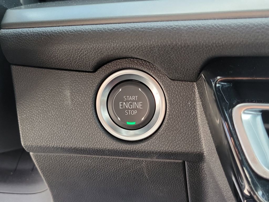 Used 2025 Chevrolet Traverse LT image 34