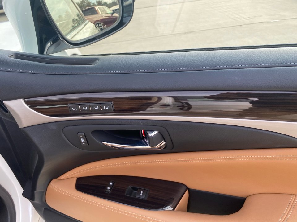 Used 2016 Lexus LS 460 image 35