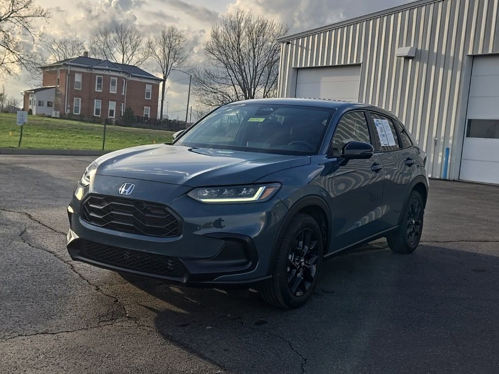 Used 2025 Honda HR-V Sport image 3