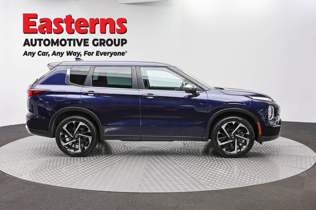 Used 2023 Mitsubishi Outlander SE AWD/4WD image 4