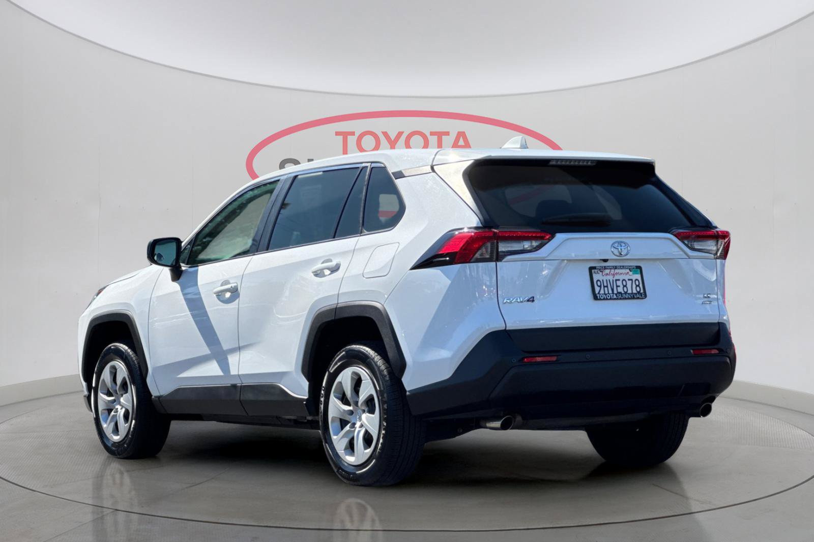 Used 2023 Toyota RAV4 LE AWD/4WD image 8
