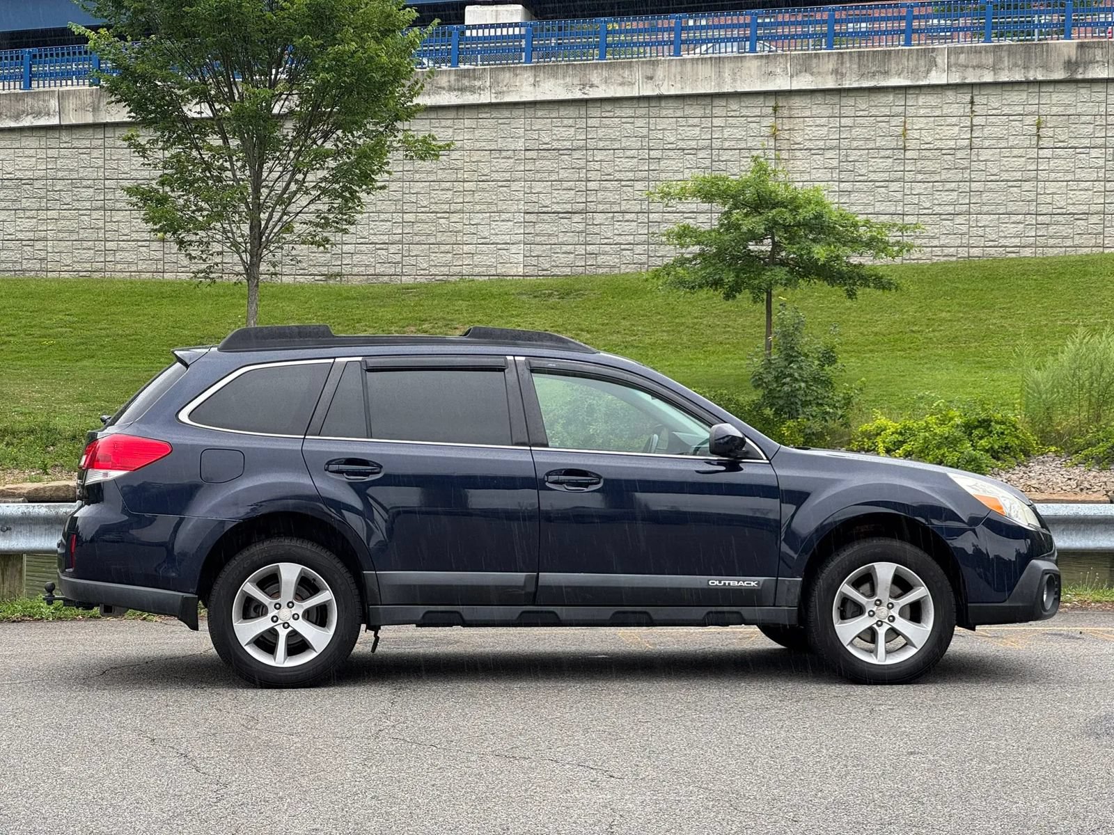 Used 2014 Subaru Outback 2.5i Premium AWD/4WD image 5