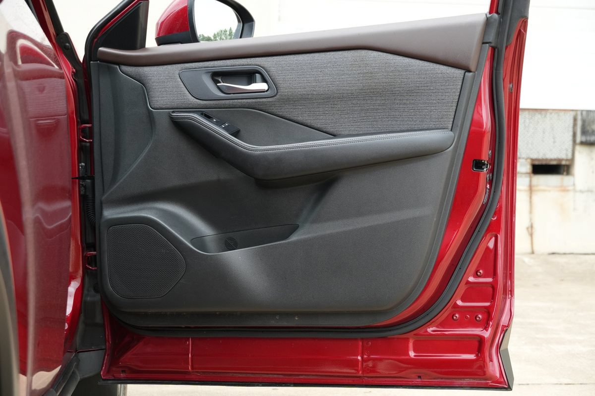 Used 2023 Nissan Rogue SV FWD image 37