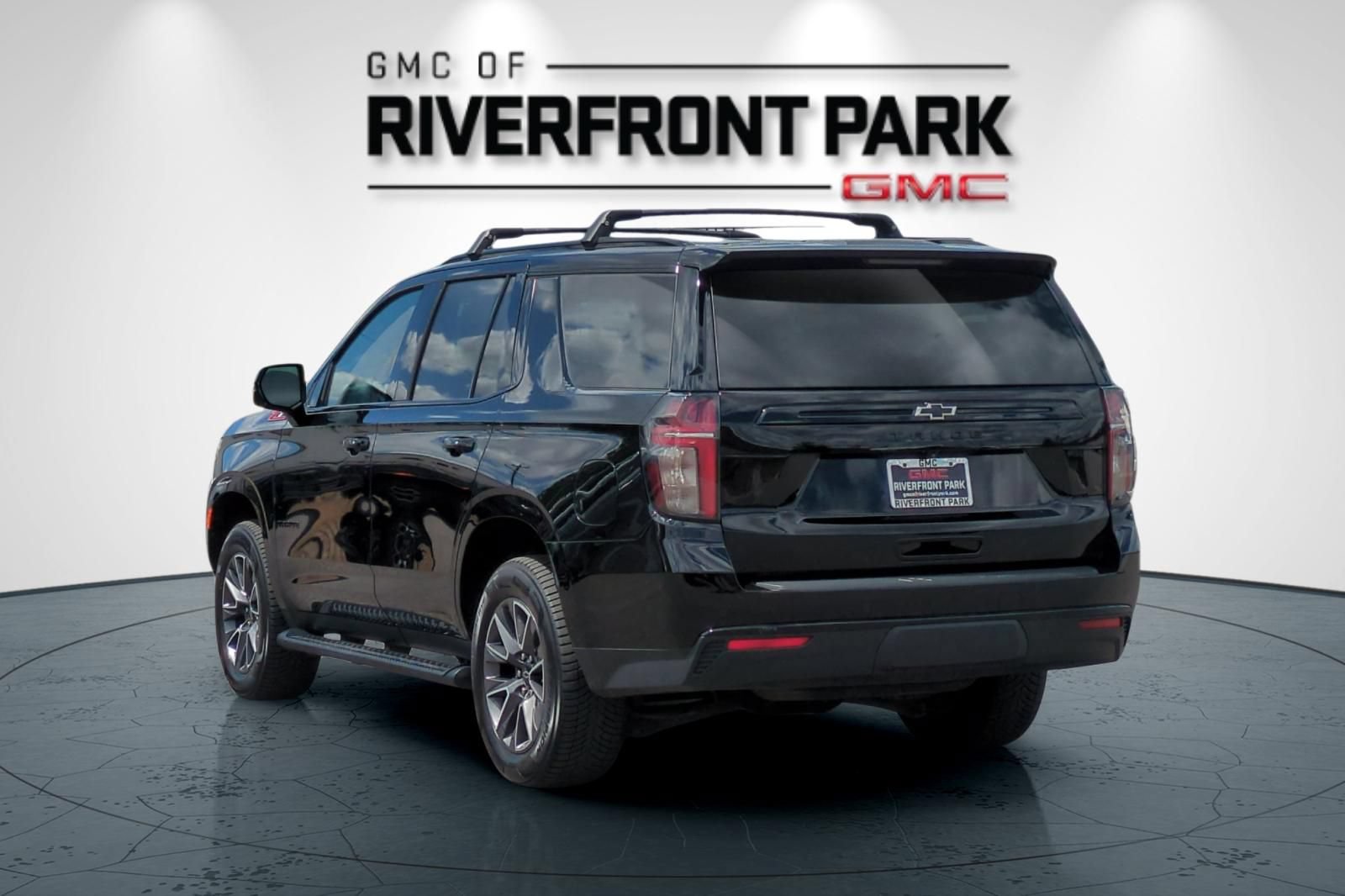 Used 2023 Chevrolet Tahoe Z71 w/ Luxury Package AWD/4WD image 5