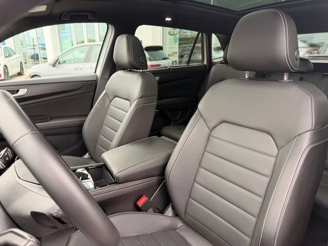 Certified 2025 Volkswagen Atlas Cross Sport SEL R-Line AWD/4WD image 12