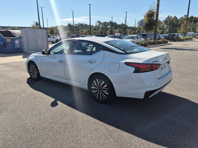 Used 2025 Nissan Altima 2.5 SV FWD image 7