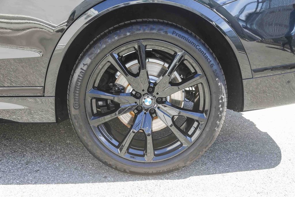 Certified 2025 BMW X7 xDrive40i w/ M Sport Package AWD/4WD image 8