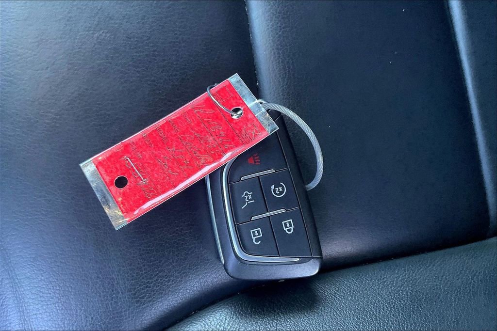 Used 2025 Cadillac XT4 Premium Luxury image 10