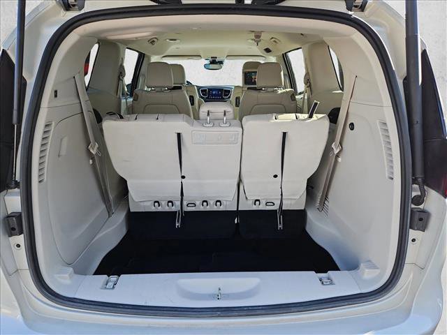 Used 2017 Chrysler Pacifica Touring-L Plus image 6