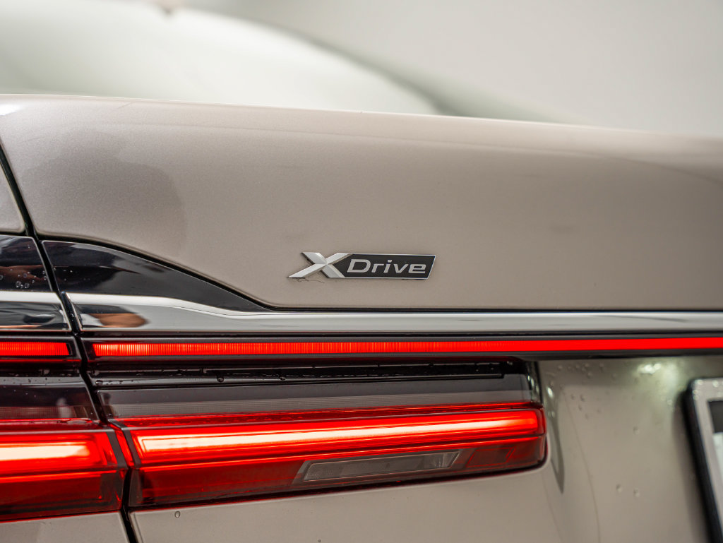 Used 2022 BMW 750i xDrive AWD/4WD image 15
