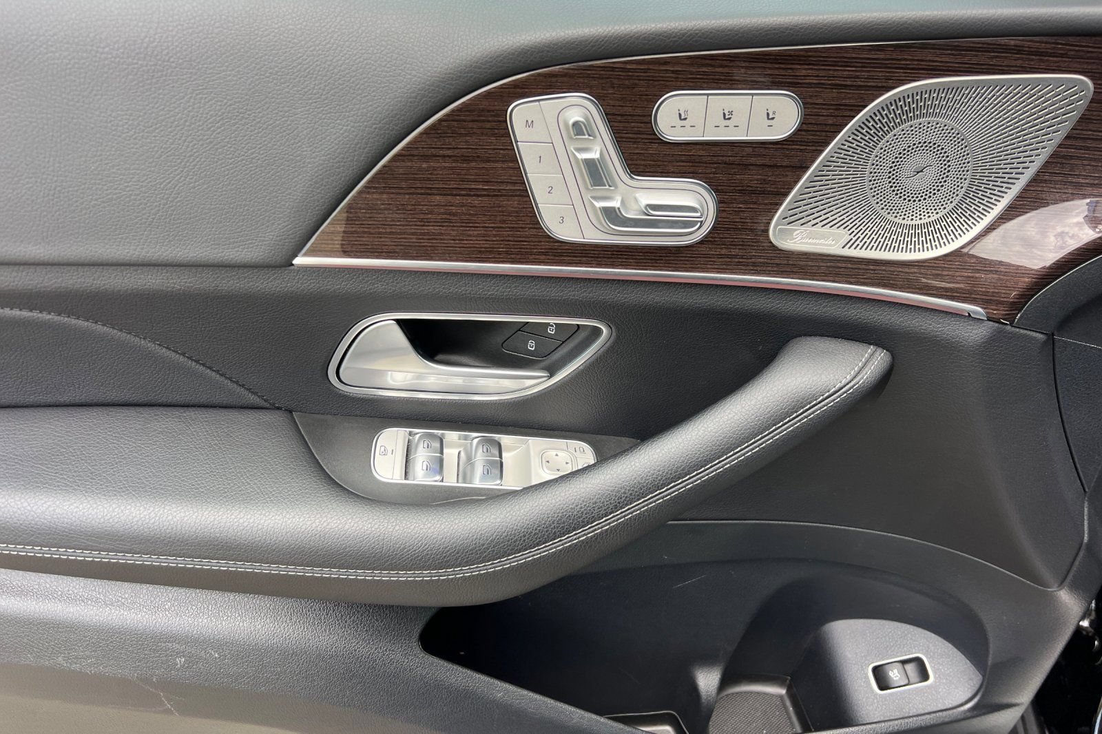 Used 2025 Mercedes-Benz GLS 450 4MATIC image 15