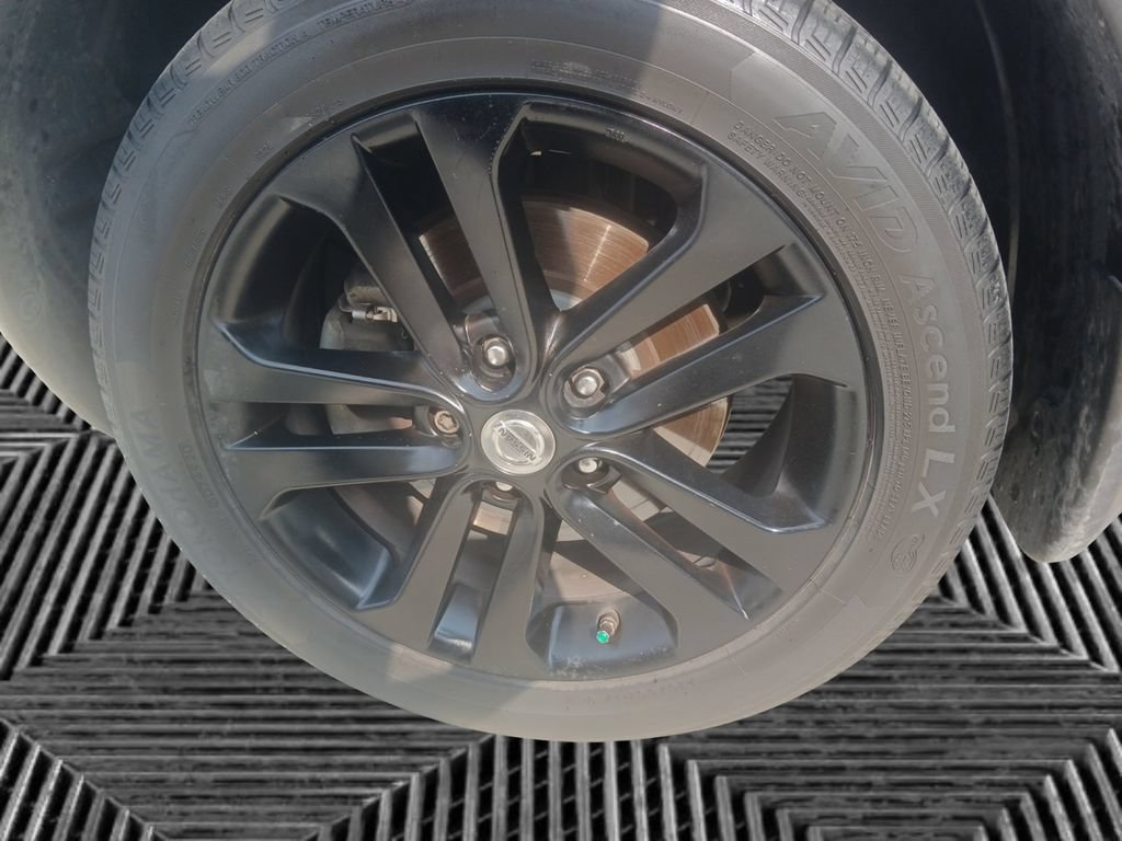 Used 2017 Nissan Juke S FWD image 10