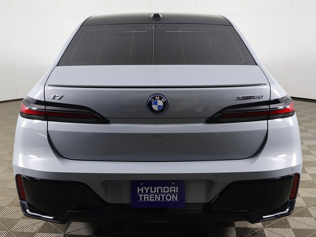 Used 2025 BMW i7 xDrive60 w/ Premium Package image 15