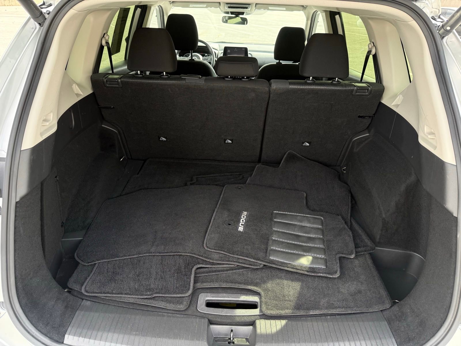 Used 2024 Nissan Rogue SV image 33