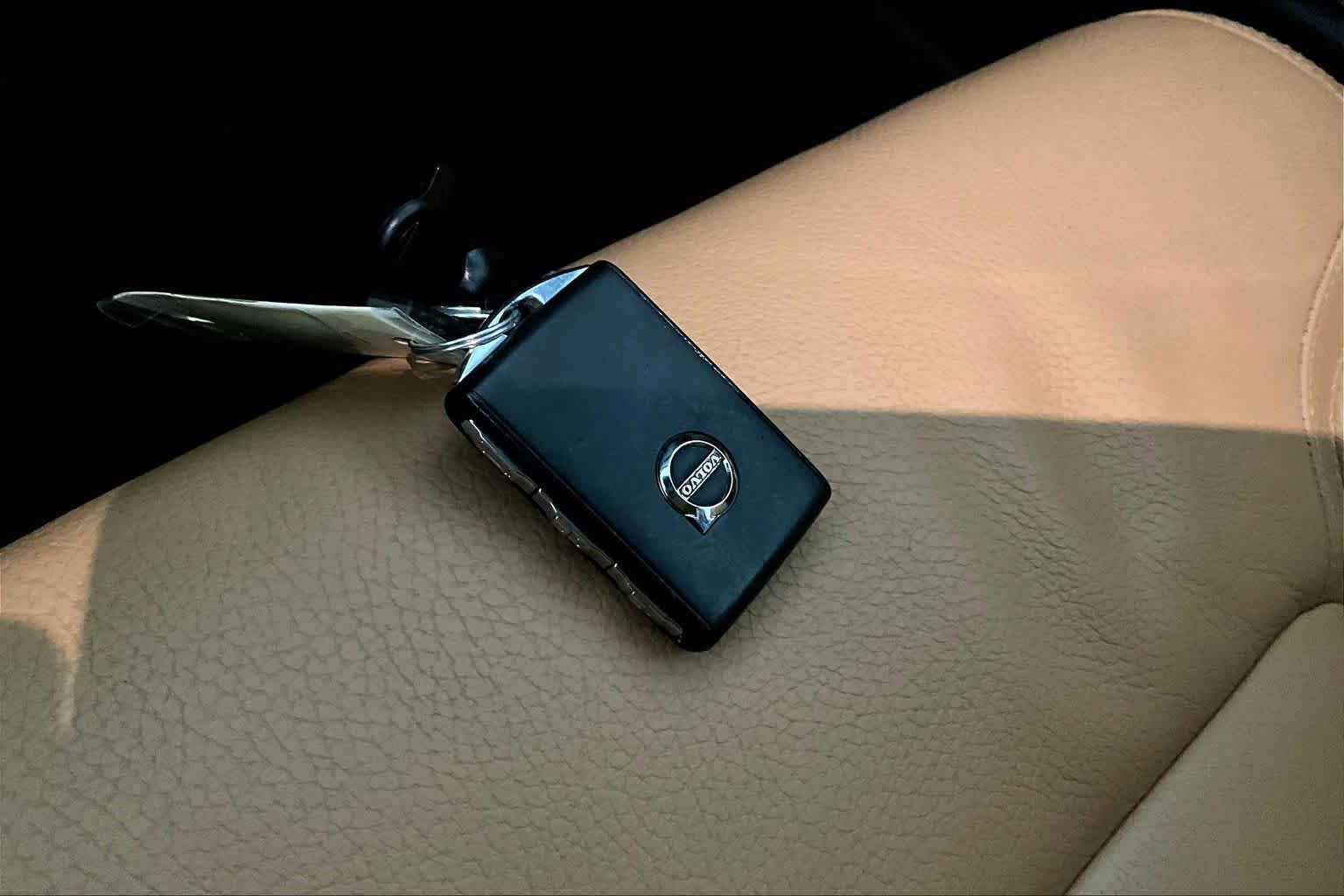 Used 2020 Volvo V90 T6 Cross Country image 15