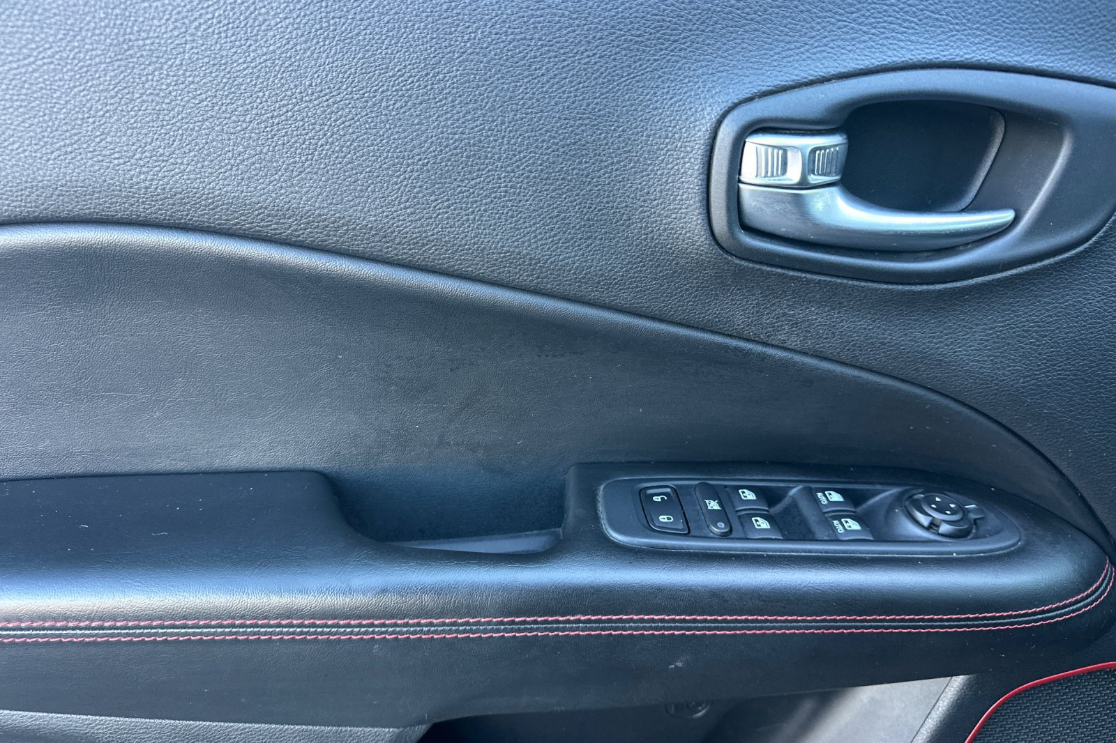 Used 2018 Jeep Compass Trailhawk w/ Navigation Group AWD/4WD image 10
