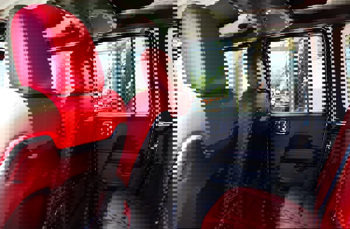 Used 2024 Jeep Wrangler Unlimited Rubicon 392 image 36