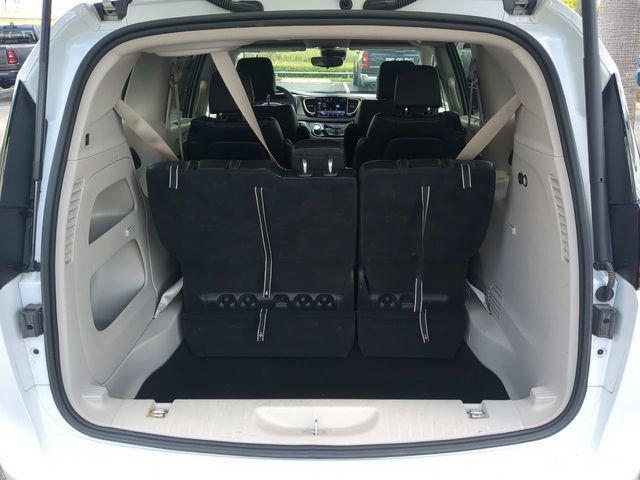 Certified 2023 Chrysler Pacifica Touring-L FWD image 14