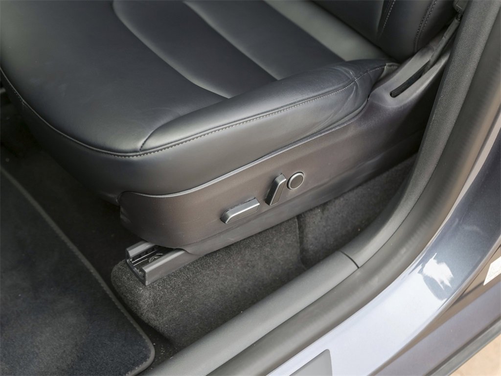 Used 2022 Tesla Model Y Performance image 13