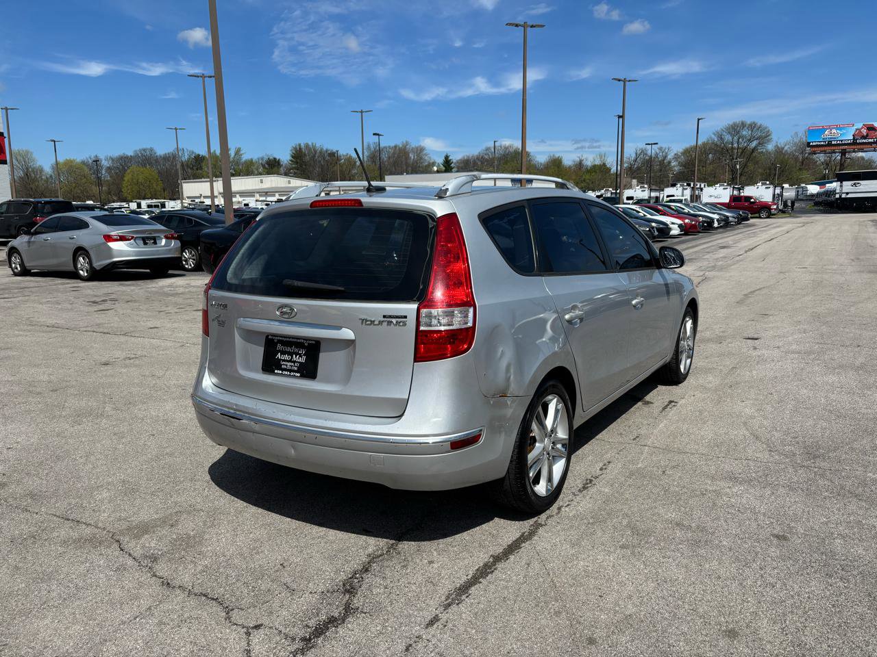 Used 2011 Hyundai Elantra image 3