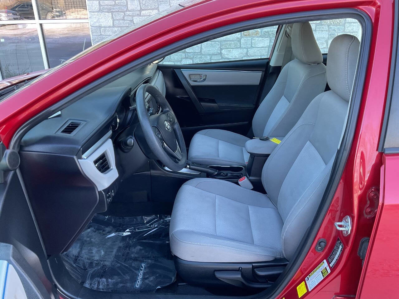Used 2015 Toyota Corolla LE image 13