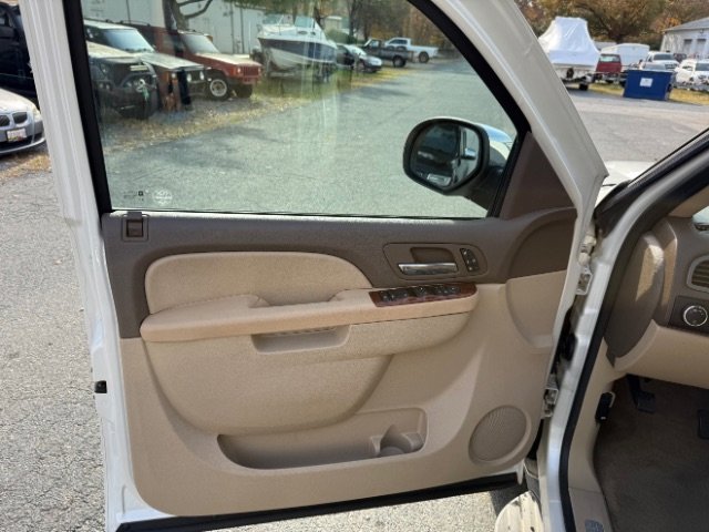 Used 2010 Chevrolet Suburban LTZ image 20