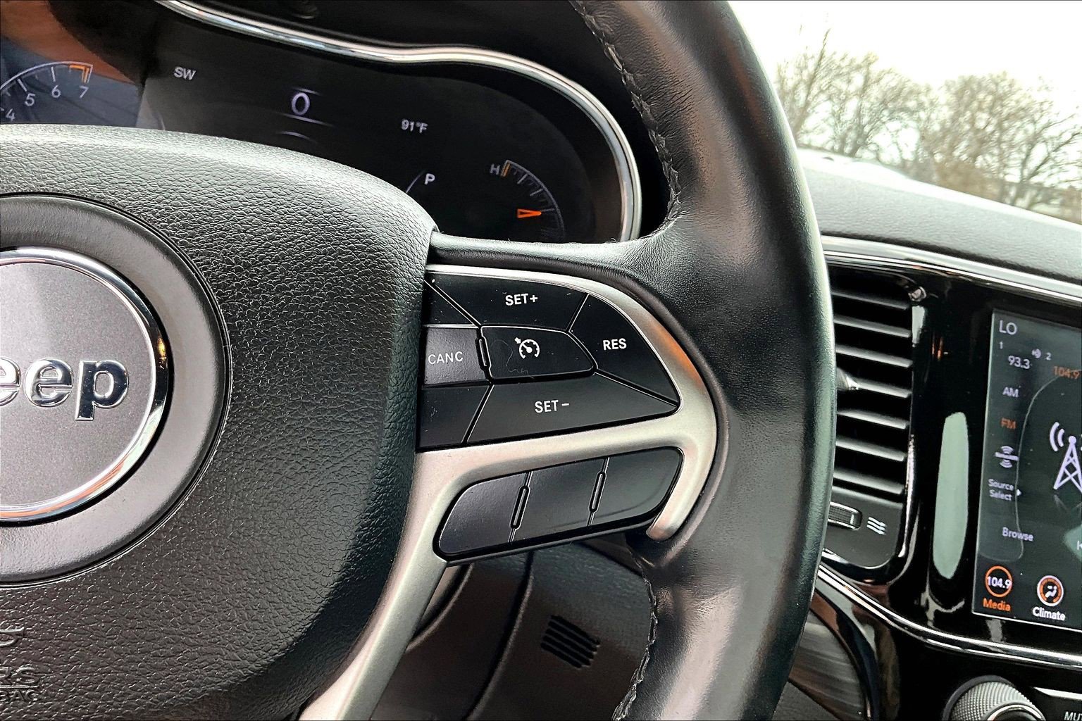 Used 2020 Jeep Grand Cherokee Laredo w/ 18" Wheel & 8.4" Radio Group AWD/4WD image 23