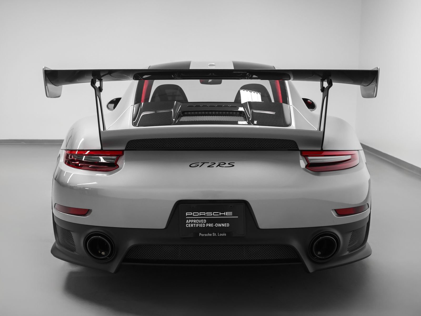 Certified 2018 Porsche 911 GT2 RS RWD image 11