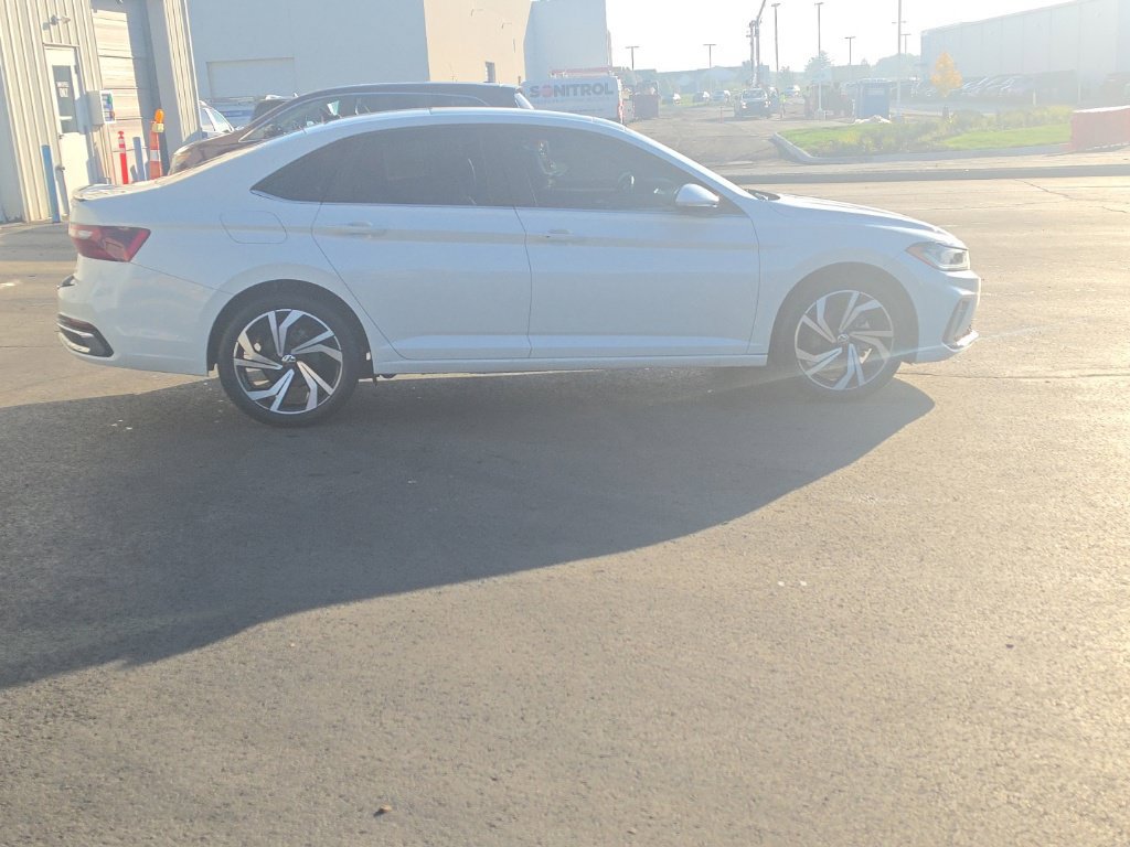 Used 2026 Volkswagen Jetta SEL FWD image 9