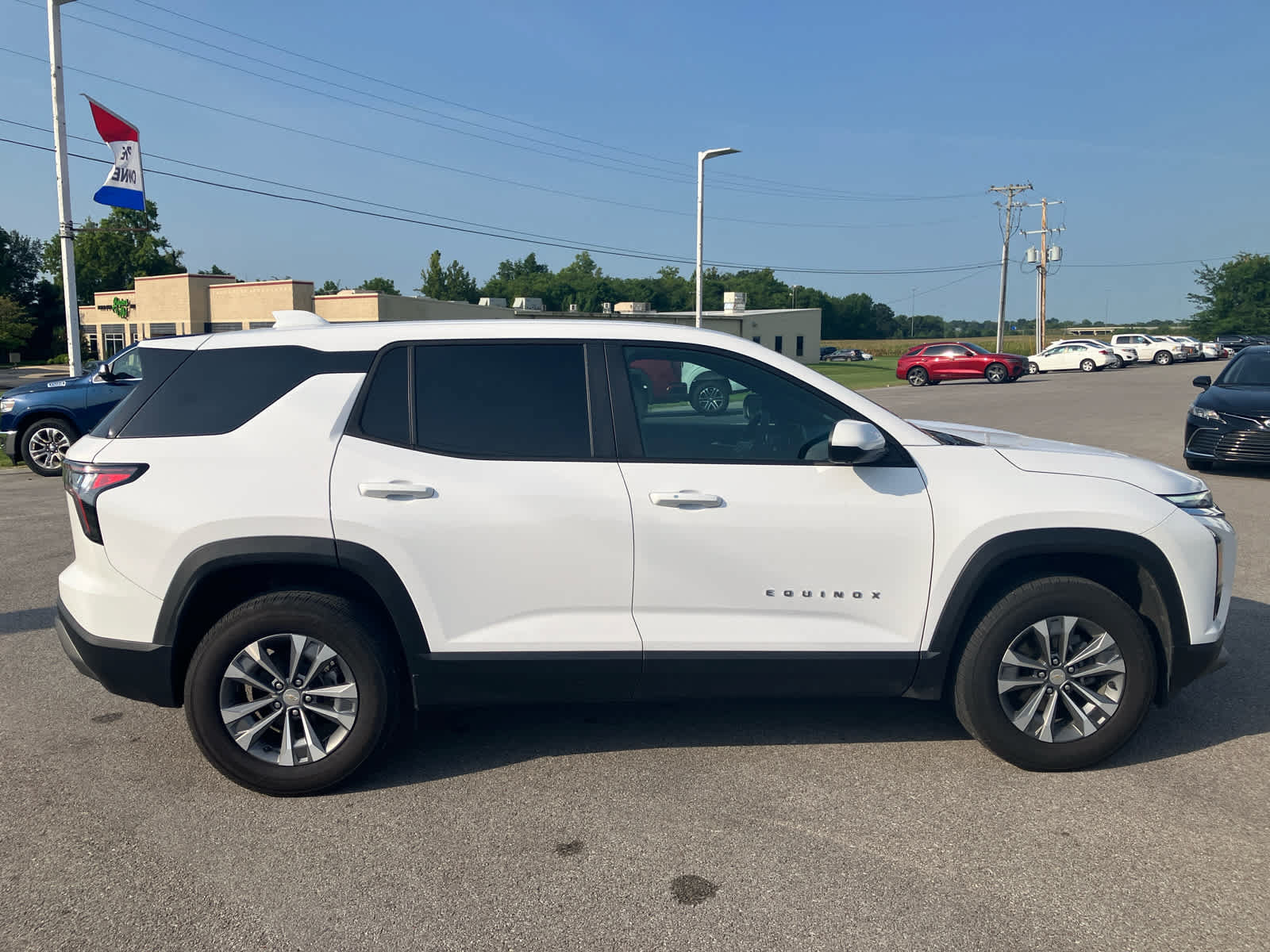 Used 2025 Chevrolet Equinox LT w/ Safety and Technology Package FWD image 8