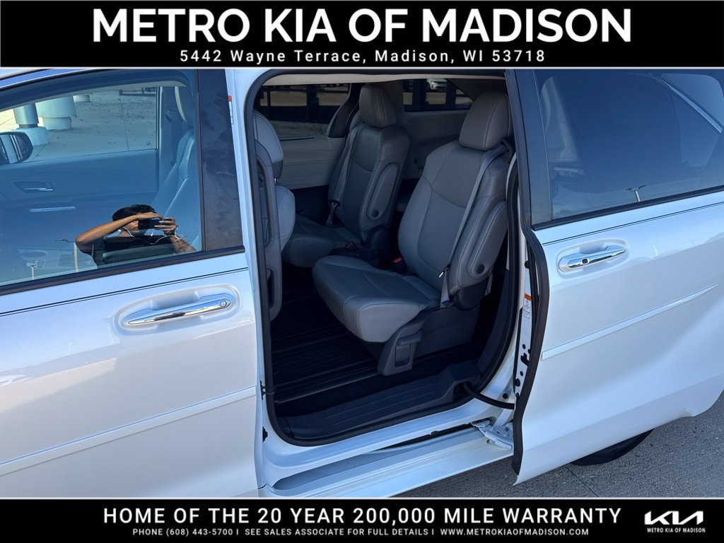 Used 2021 Toyota Sienna XLE AWD/4WD image 29