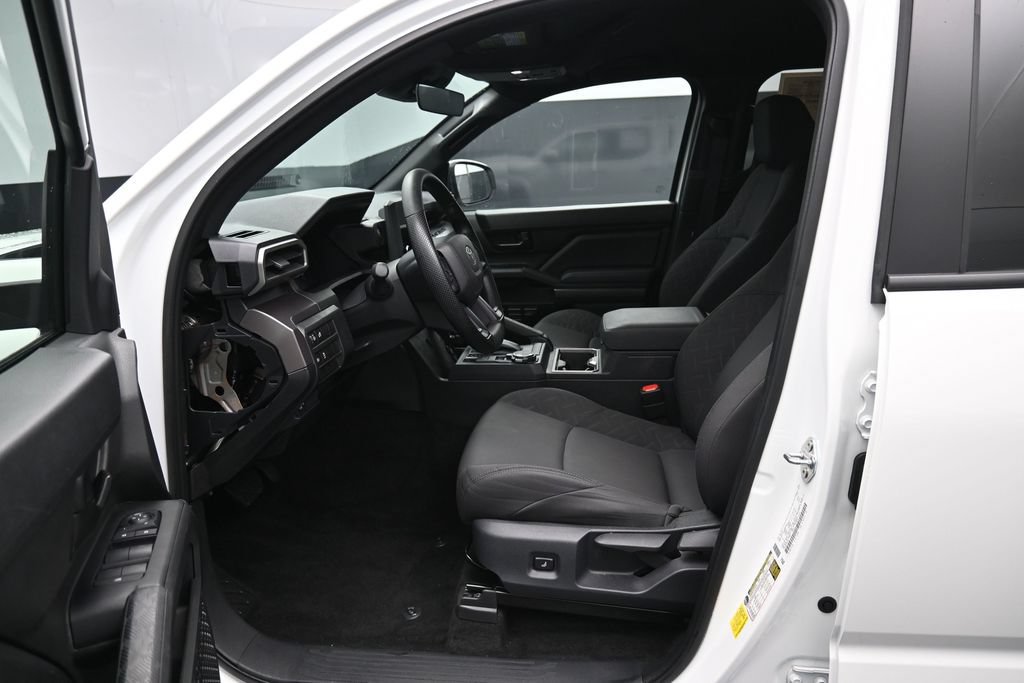 Used 2025 Toyota Tacoma SR5 AWD/4WD image 9