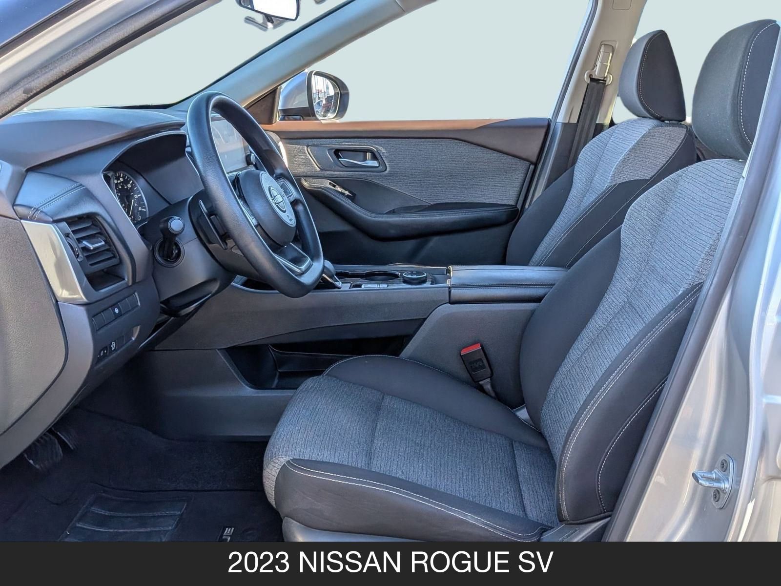 Used 2023 Nissan Rogue SV image 15