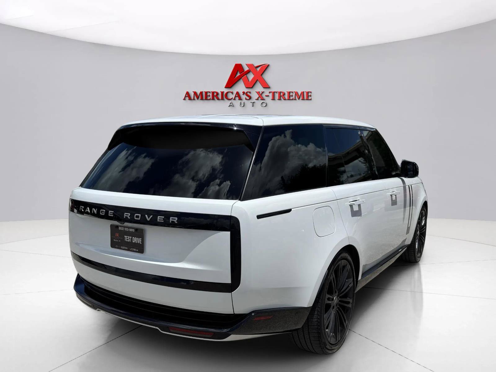 Used 2024 Land Rover Range Rover SE AWD/4WD image 6