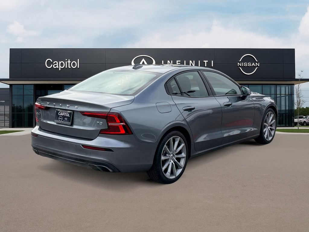 Used 2020 Volvo S60 T5 Momentum image 5