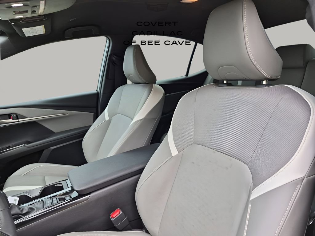 Used 2025 Toyota Camry SE w/ Convenience Package image 32