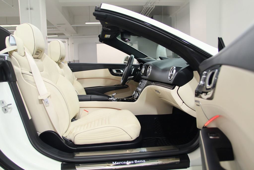 Used 2018 Mercedes-Benz SL 550 image 23