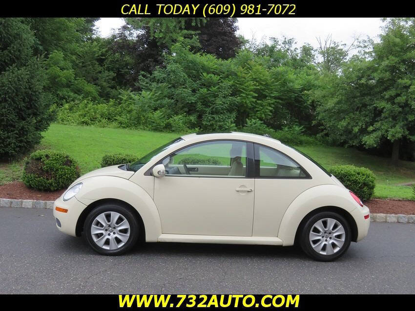 Used 2008 Volkswagen Beetle SE FWD image 2
