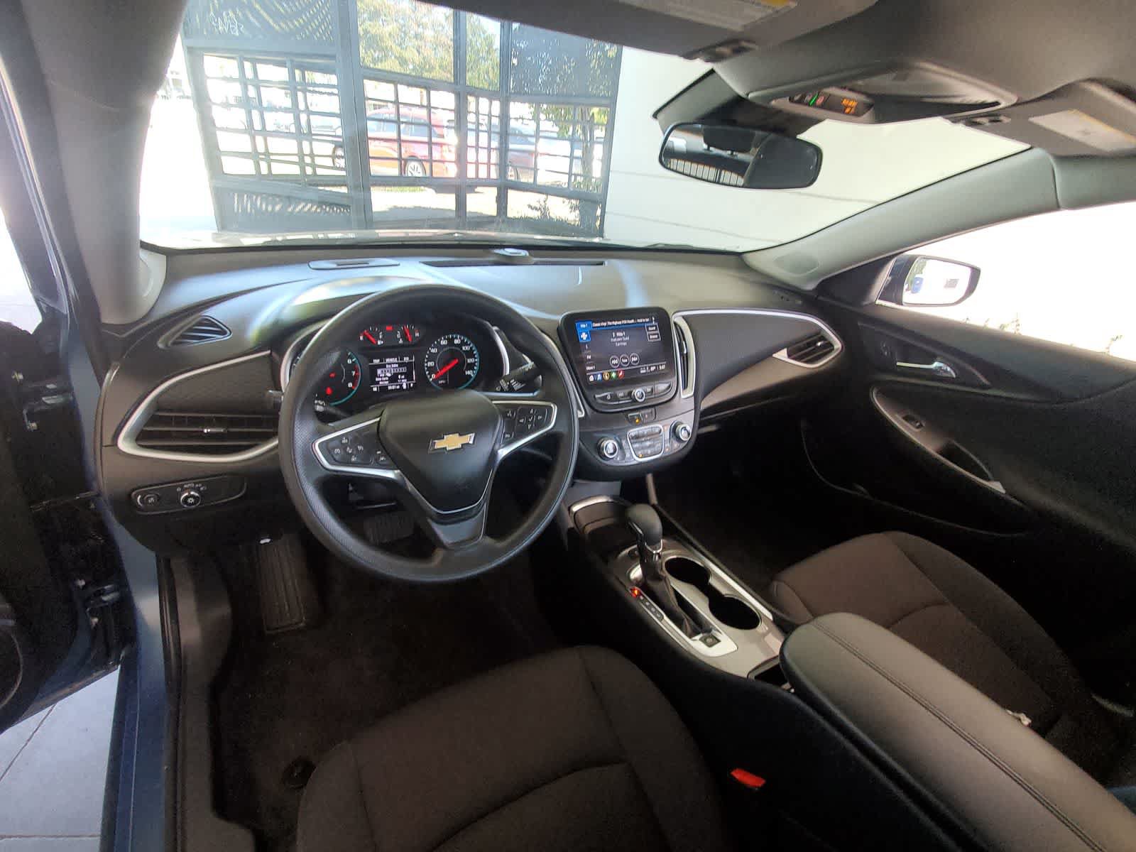 Used 2025 Chevrolet Malibu LT FWD image 13